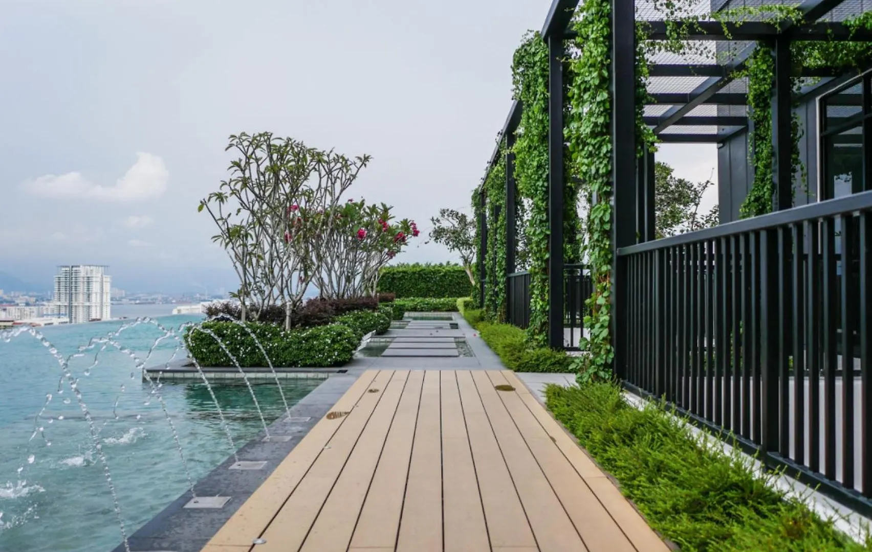 Lejlighed Beacon Executive Suites By S&F #Infinitypool #Skygym George Town