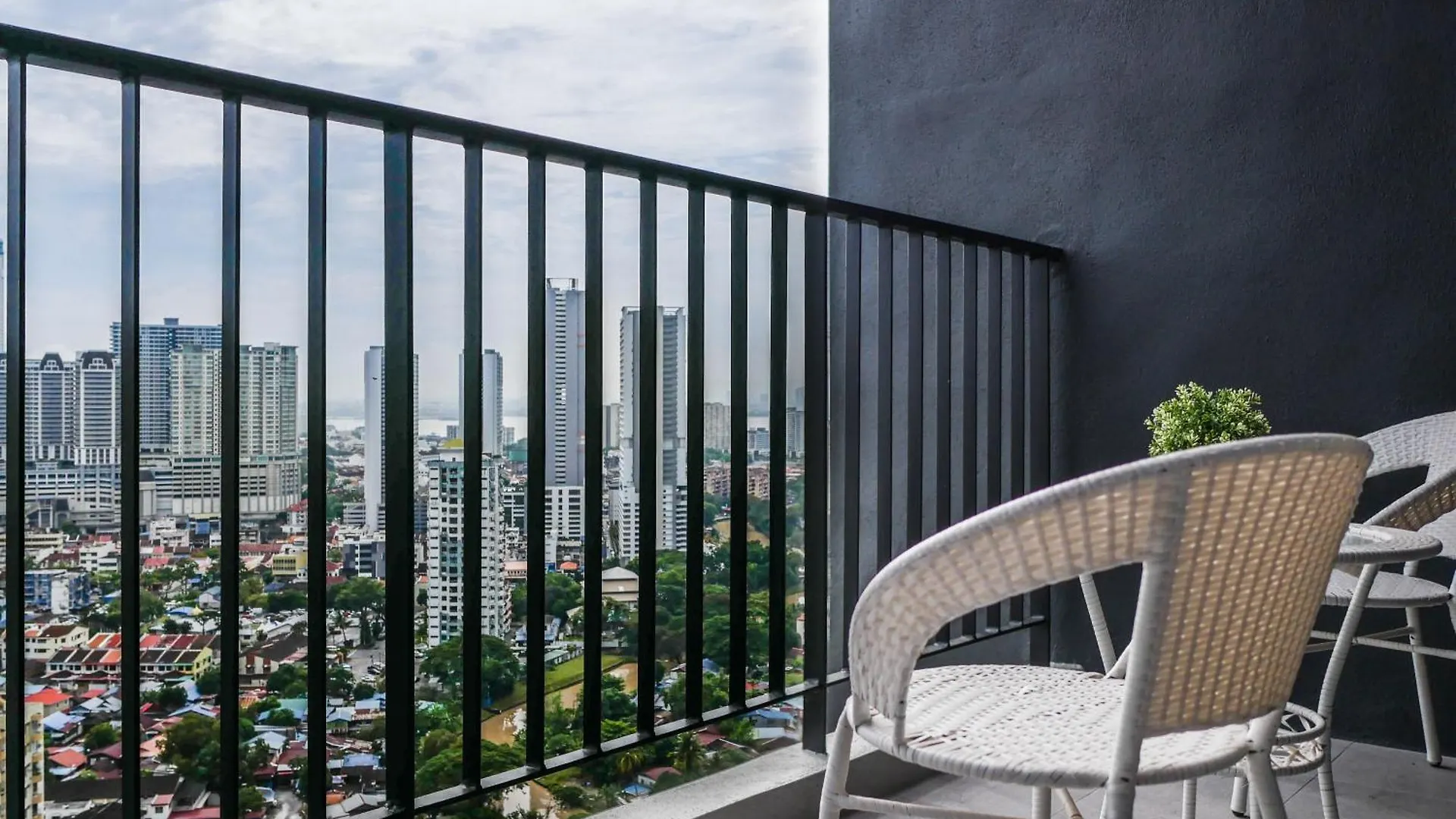Lejlighed Beacon Executive Suites By S&F #Infinitypool #Skygym George Town